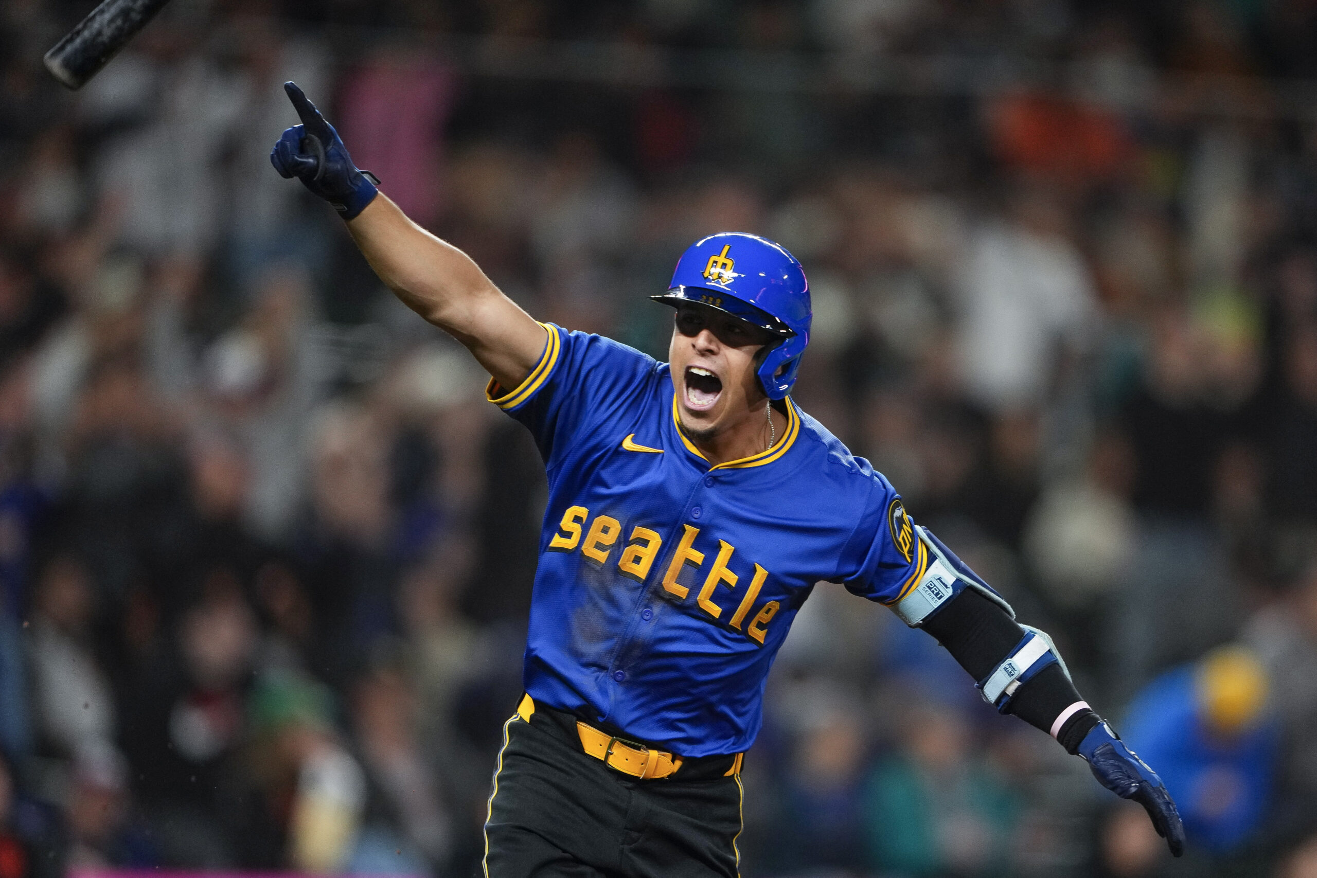 Mariners rally late to beat Giants 6-5 in 10 and give manager Dan Wilson a victory in his debut | News, Sports, Jobs - Maui News